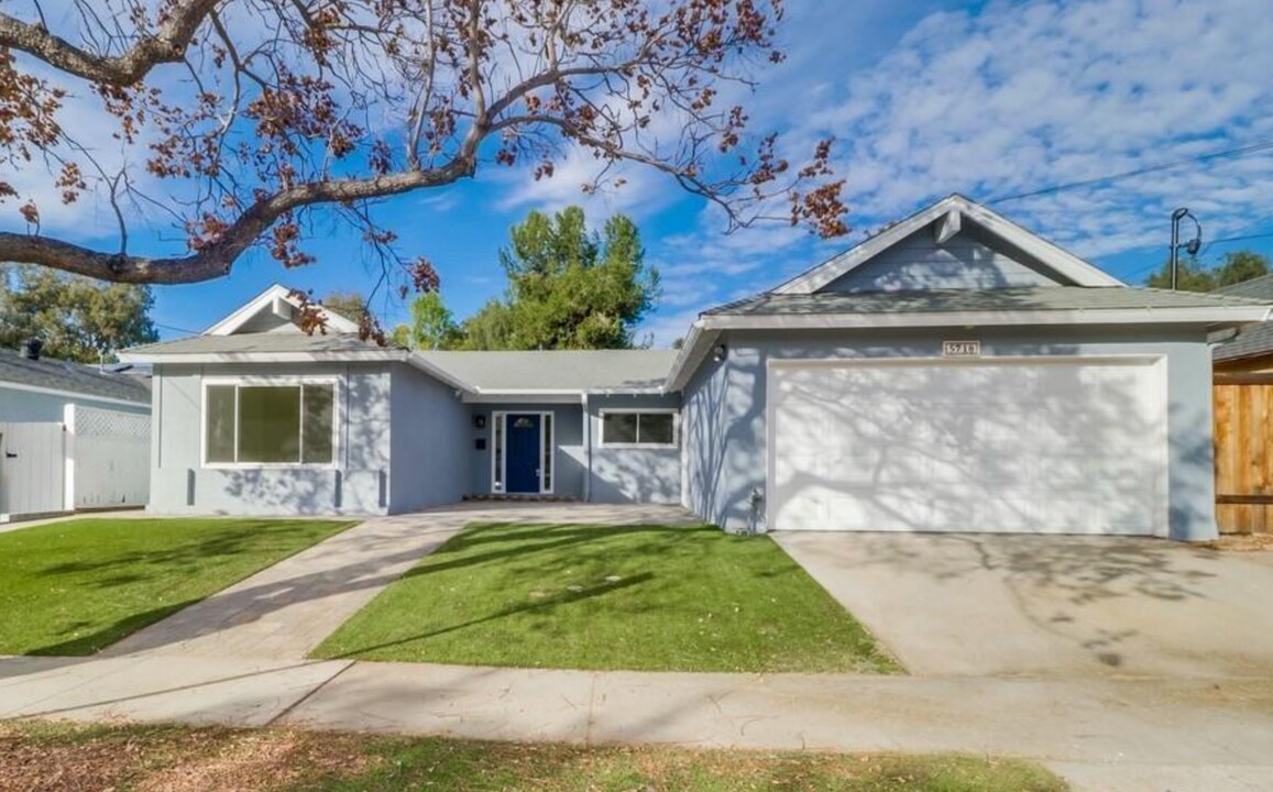 5718 Campanile Way in San Diego, CA - Building Photo