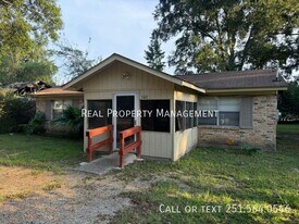503 Freeview Ave in Bay Minette, AL - Building Photo