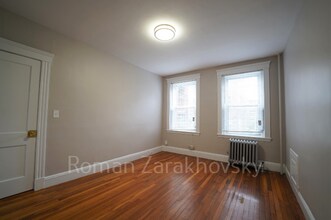 40 Quint Ave, Unit 15 in Boston, MA - Foto de edificio - Building Photo