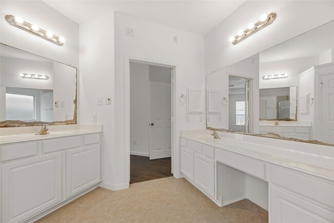 1810 Candle Light Ct