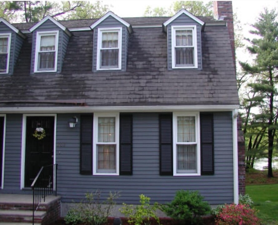 203 Wellman Ave in Chelmsford, MA - Building Photo