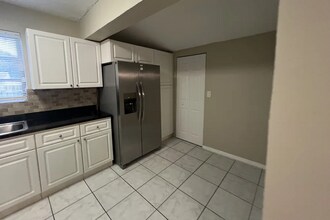 1533 NW 41st Ct in Oakland Park, FL - Foto de edificio - Building Photo