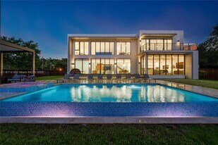 5420 SW 72nd Ave in Miami, FL - Building Photo