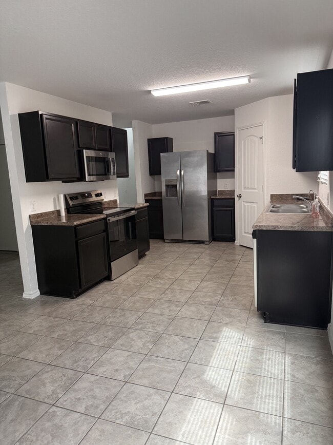 1045 Polmont Ct in Seguin, TX - Building Photo - Building Photo