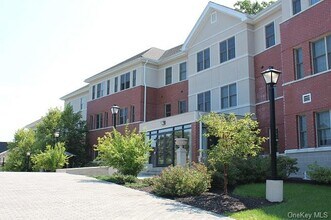 77 Quaker Ave-Unit -304 in Cornwall, NY - Foto de edificio - Building Photo