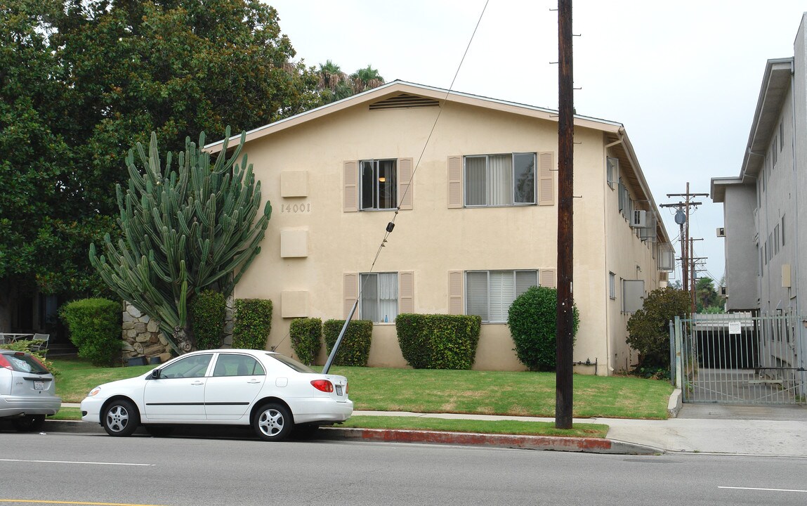 14001 Moorpark St in Sherman Oaks, CA - Building Photo