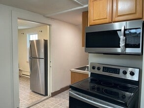 4 Underwood Ct, Unit 3 in Westborough, MA - Foto de edificio - Building Photo