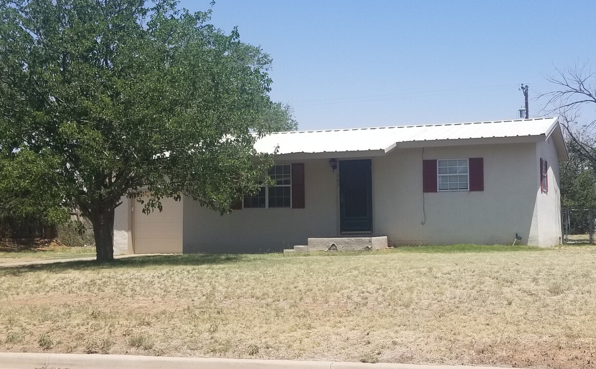 405 4th Ave in Canyon, TX - Foto de edificio