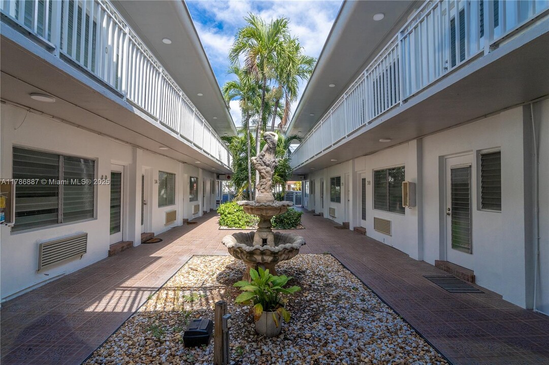 7640 Carlyle Ave in Miami Beach, FL - Building Photo