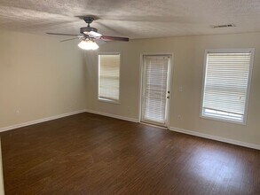 Donahue Crossing in Auburn, AL - Foto de edificio - Building Photo