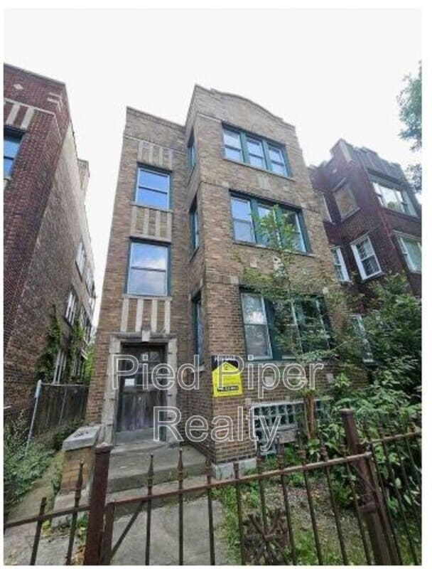 property at 7825 S Yates Ave