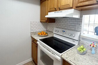 1040 S Buena Vista Dr in Lake Alfred, FL - Building Photo - Building Photo