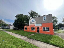 1900 Broadway St, Unit B in Anderson, IN - Building Photo