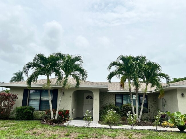 1240 SE Palm Beach Rd in Port St. Lucie, FL - Foto de edificio - Building Photo