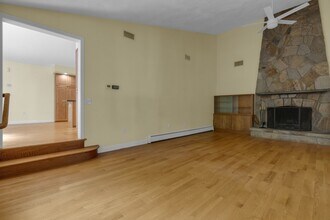 52 Rayburn Rd in Belmont, MA - Building Photo - Building Photo