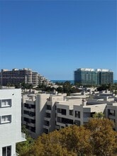 77 Crandon Blvd in Key Biscayne, FL - Building Photo - Building Photo