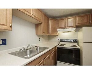 1328 St Adalbert Ave, Unit 3 in Dayton, OH - Building Photo - Building Photo