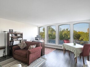 1451 E 55th St, Unit 423N in Chicago, IL - Building Photo - Building Photo