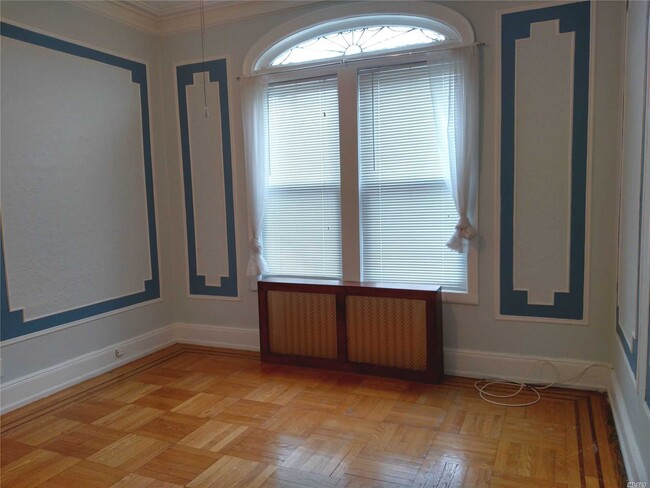 606 W Walnut St-Unit -main in Long Beach, NY - Building Photo - Building Photo