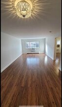 2431 43rd St, Unit 2 in Astoria, NY - Foto de edificio - Building Photo