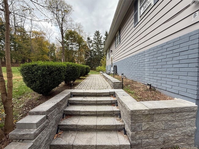 487 N Elting Corners Rd in Highland, NY - Building Photo - Building Photo