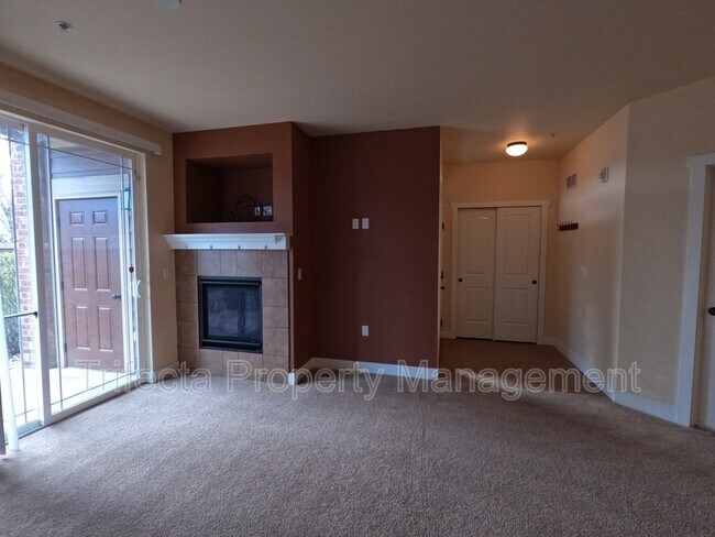 2445 Windrow Dr in Fort Collins, CO - Building Photo - Building Photo
