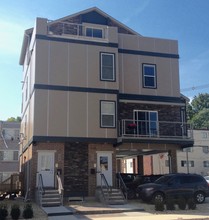 405 W Green St in Champaign, IL - Building Photo - Building Photo