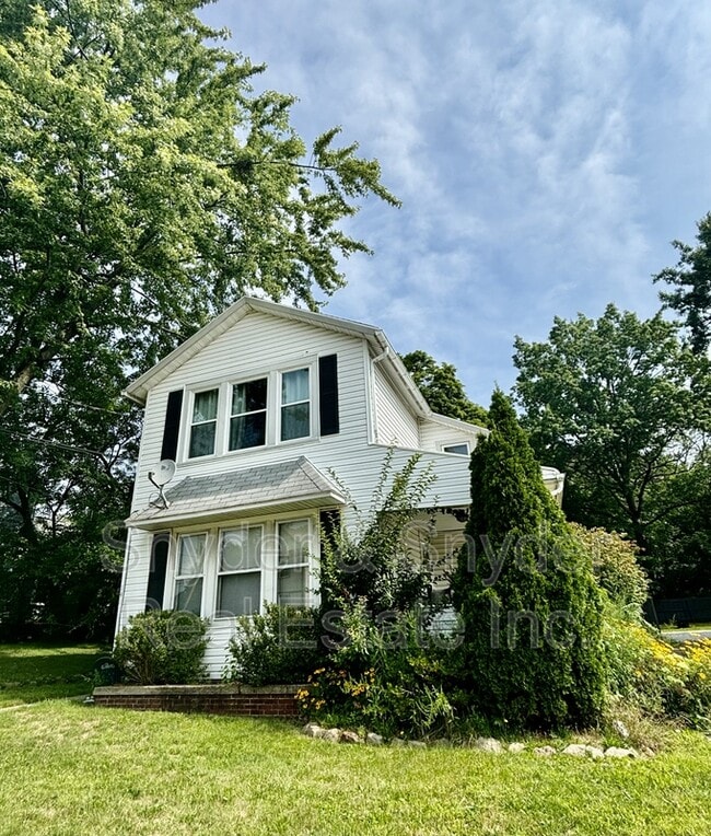 property at 141-141 Wadsworth Ave