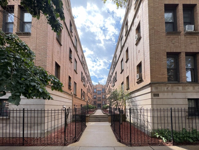 property at 826 W Cornelia Ave