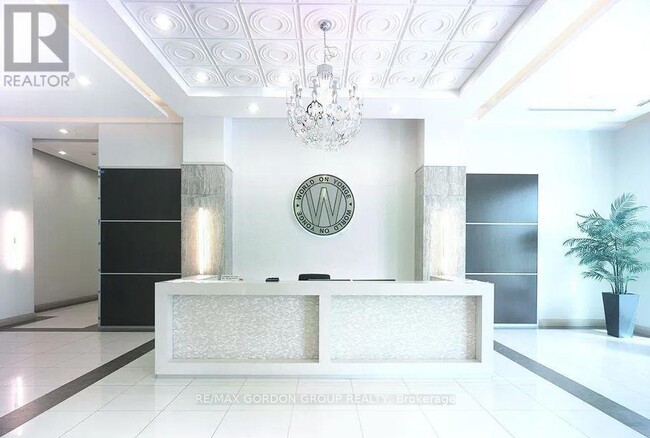 7171-7171 Yonge St in Markham, ON - Building Photo - Building Photo
