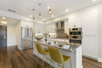 221 E Mountain Ave, Unit 311 in Fort Collins, CO - Building Photo - Building Photo