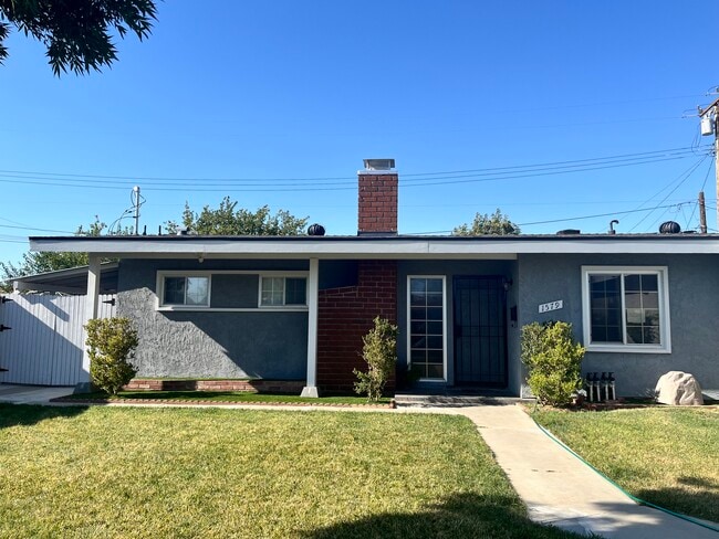 1579 E Ave Q-12 in Palmdale, CA - Building Photo - Building Photo