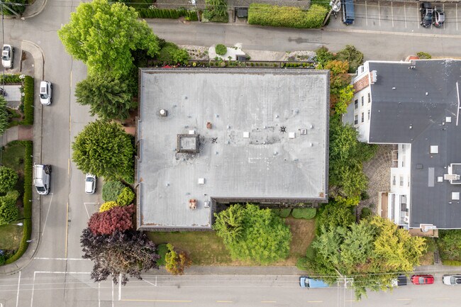 1285 Martin St in White Rock, BC - Building Photo - Building Photo