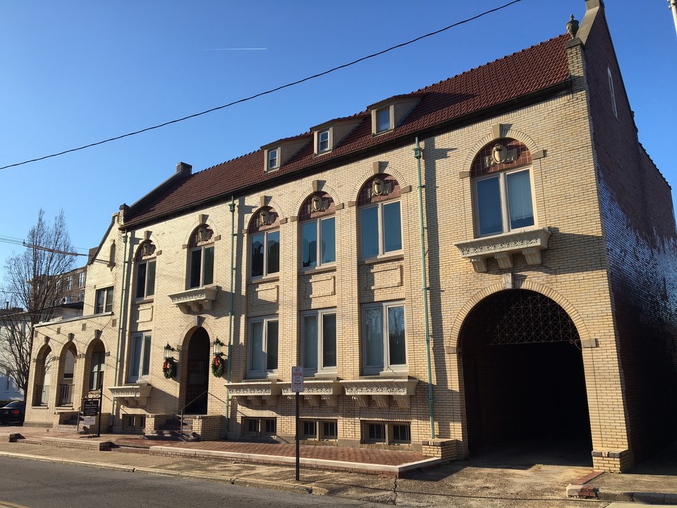 Walnut House Apartments in Evansville, IN - Building Photo