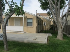 38655 12th St in Palmdale, CA - Foto de edificio - Building Photo