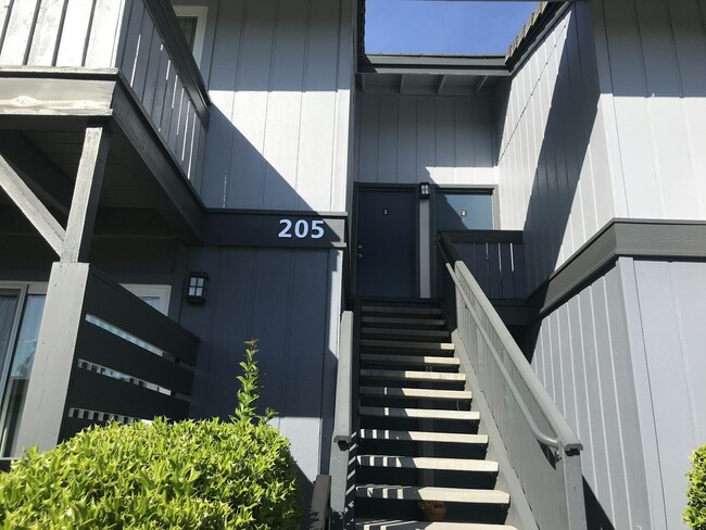 205 Masters Ct in Walnut Creek, CA - Building Photo - Building Photo