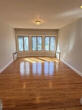 30 Dogwood Rd in Albertson, NY - Building Photo - Building Photo