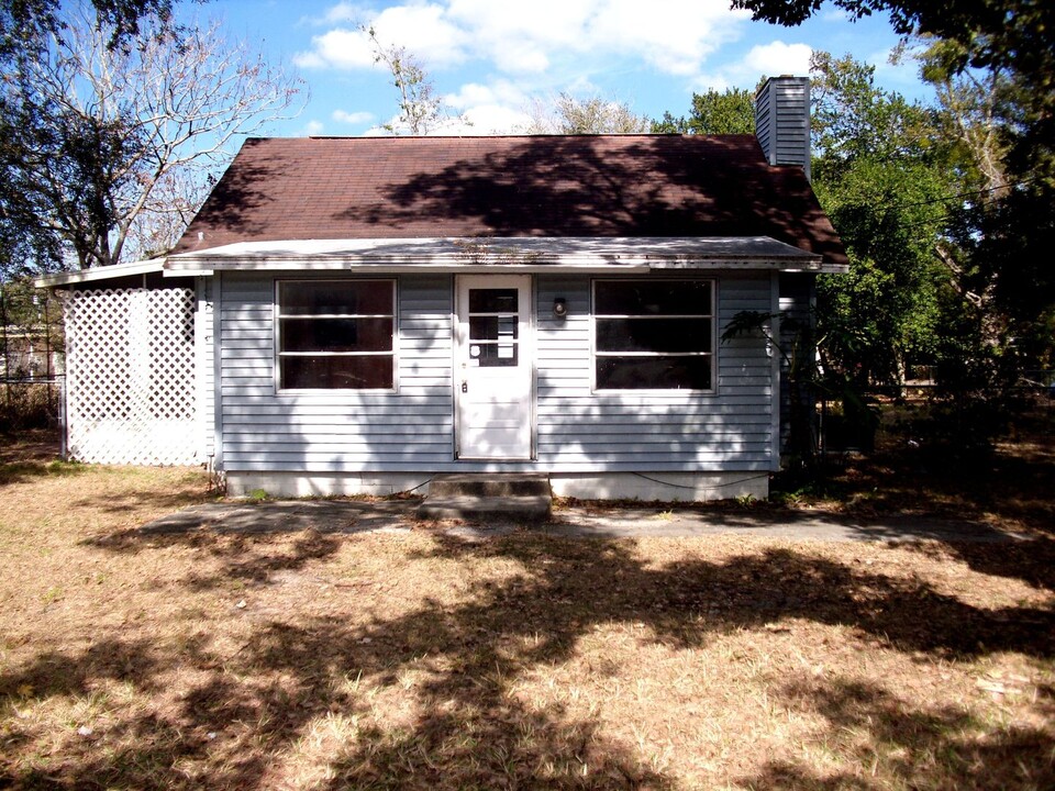 38527 North Ave in Zephyrhills, FL - Building Photo