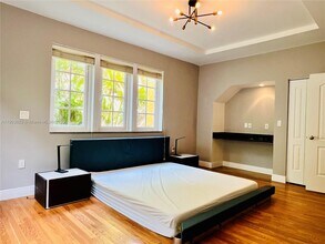 215 Phoenetia Ave in Coral Gables, FL - Building Photo - Building Photo