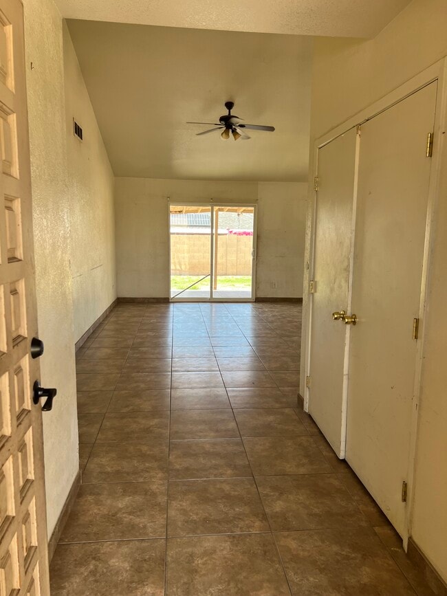 6534 N 71st Ave in Glendale, AZ - Foto de edificio - Building Photo