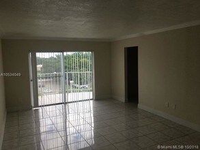 496 NW 165th St-Unit -D-616 in Miami, FL - Building Photo - Building Photo