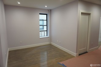 301 St Nicholas Ave-Unit -21 in New York, NY - Building Photo - Building Photo