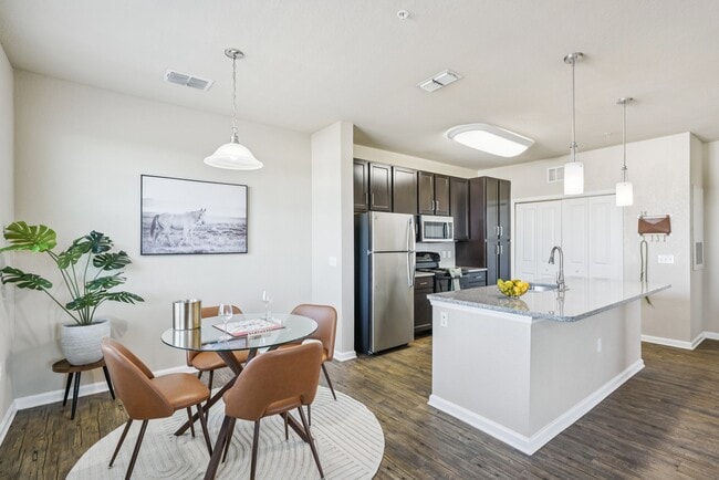 Charleston on 66th in Largo, FL - Building Photo - Building Photo