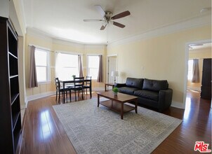 2928 Walton Ave in Los Angeles, CA - Building Photo - Building Photo