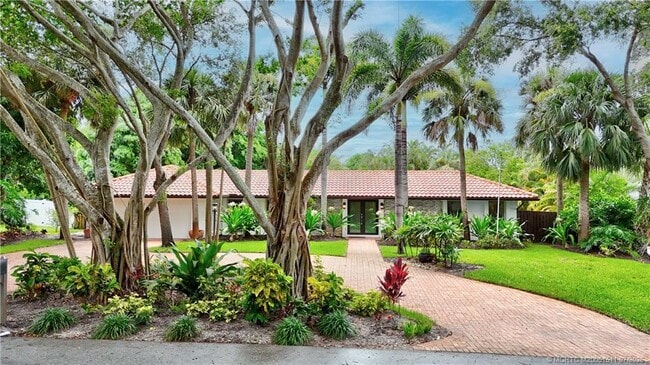 property at 4 Copaire Rd