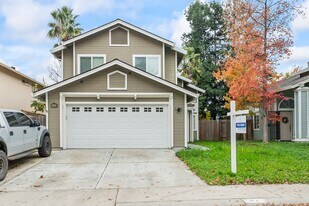 8105 Prior Way in Sacramento, CA - Building Photo
