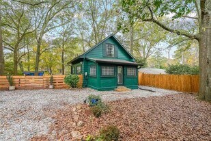 478 Clubhouse Dr in Pine Lake, GA - Building Photo