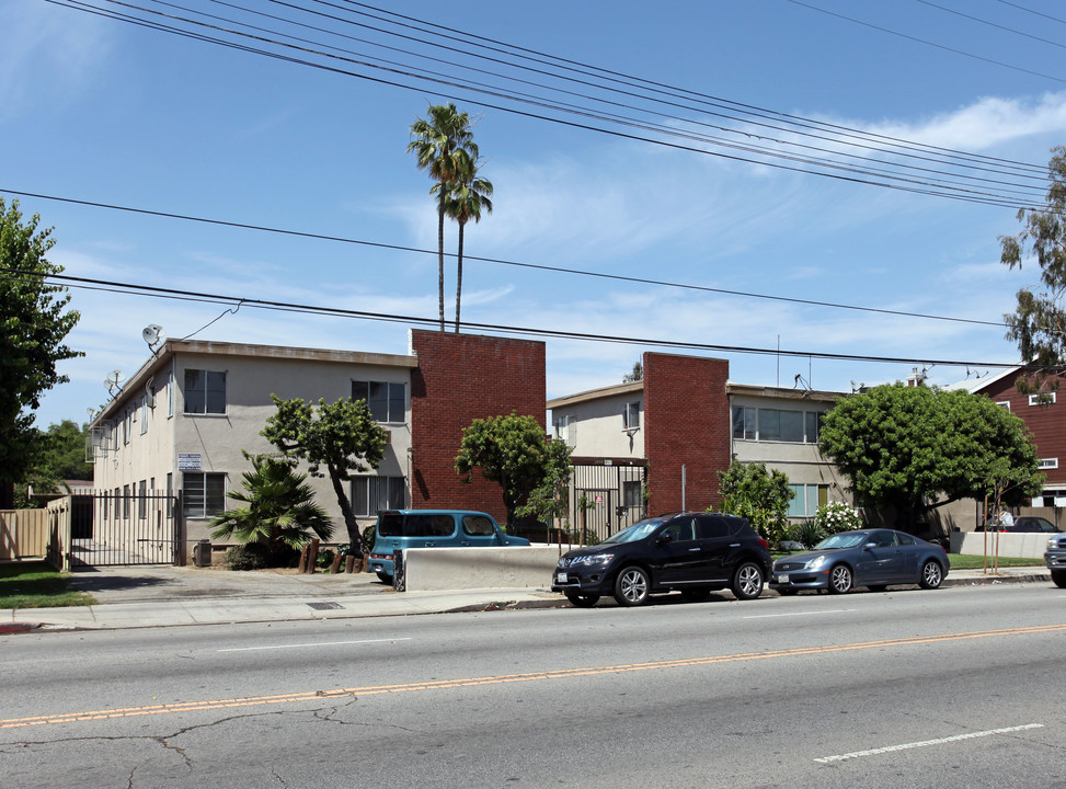 Vanowen Street Apartments in Van Nuys, CA - Building Photo