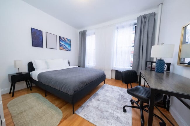 302 E 104th St in New York, NY - Building Photo - Building Photo