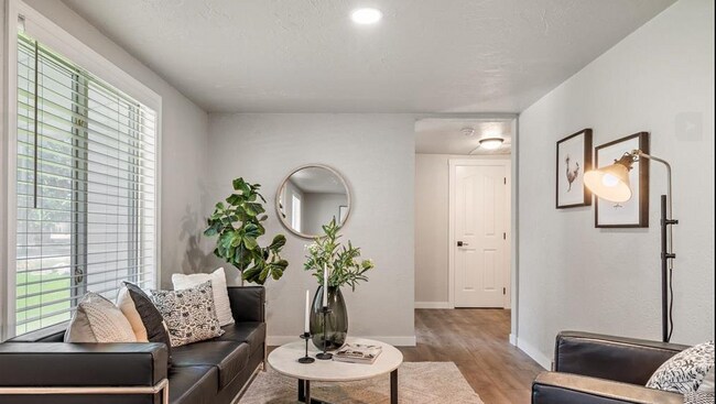 316 E 46th Pl in Garden City, ID - Building Photo - Building Photo